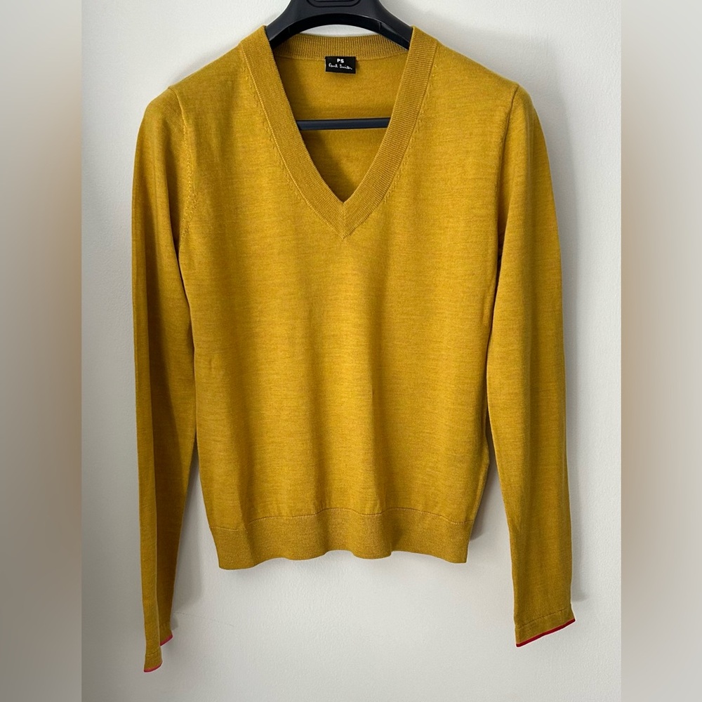 Paul Smith Women’s V- neck Wool Sweater. Size: Small